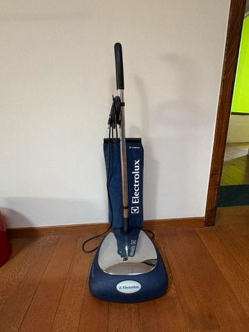 Boenmachine voor parket beschikbaar voor biedingen