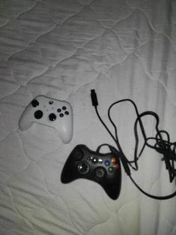 2 Xbox series x controllers beschikbaar voor biedingen