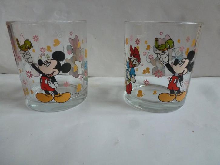 2 x glas Disney  Mickey & Minnie Mouse en Katrien Duck, Verzamelen, Disney, Zo goed als nieuw, Servies, Mickey Mouse, Ophalen of Verzenden