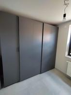Grijze Kast | 2,5 m breed x 2,4 m hoog | Kleerkast, Huis en Inrichting, Ophalen, 200 cm of meer, Met klep(pen), Zo goed als nieuw