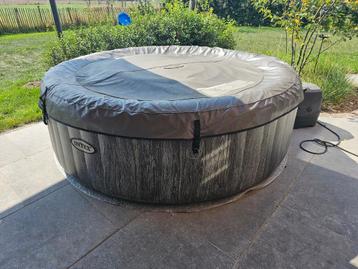 Intex jacuzzi voor 6 personen beschikbaar voor biedingen