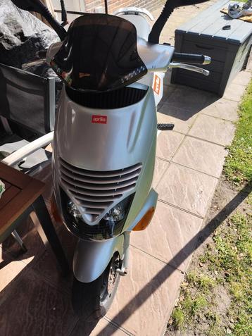 Aprilia sr 125 cc leonardo, Motoren, Scooter, Particulier, 125 cc, 11 kW of minder