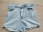 Jeansshort, maat 36, Stradivarius, Blauw, Ophalen of Verzenden, W28 - W29 (confectie 36), Stradivarius