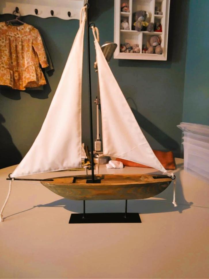 Bootje Decoratief houten zeilbootje – maritieme charme voor, Hobby en Vrije tijd, Modelbouw | Boten en Schepen, Ophalen of Verzenden
