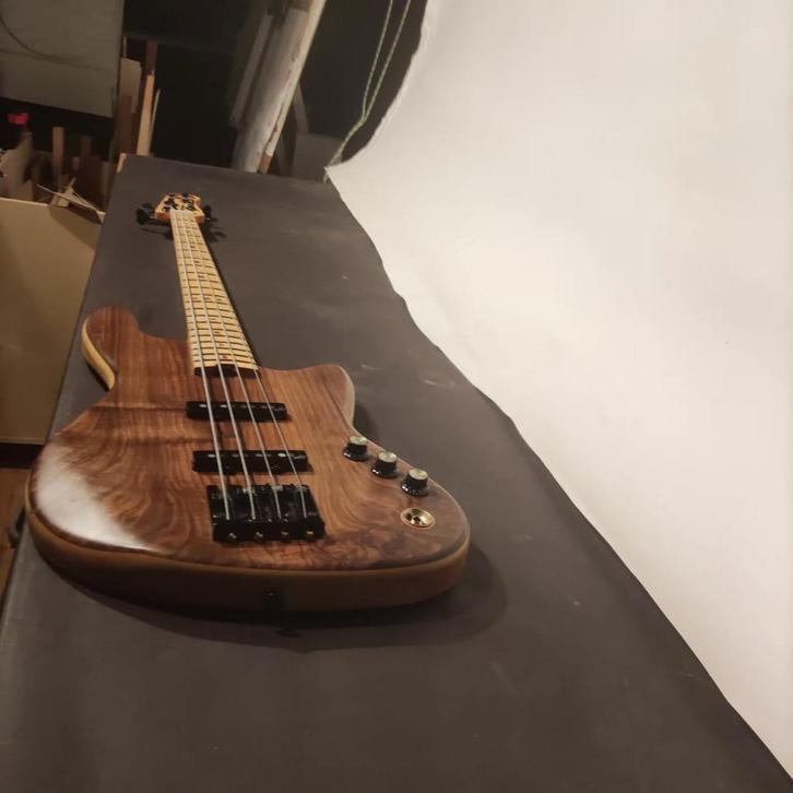 Handgebouwde unieke jazz bass, Muziek en Instrumenten, Snaarinstrumenten | Gitaren | Bas, Gebruikt, Elektrisch, Ophalen of Verzenden