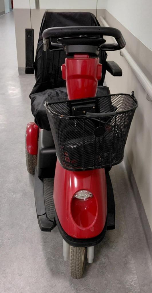 3-wiels scootmobiel in nog goede staat, Diversen, Brommobielen en Scootmobielen, Gebruikt, Invacare, 16 t/m 25 km, 11 t/m 15 km/u