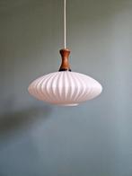 Suspension scandinave en teck et opaline blanche, 1960, Enlèvement ou Envoi