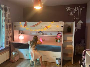 Mooie hoogslaper met bureau en uitschuifbaar extra bed  beschikbaar voor biedingen