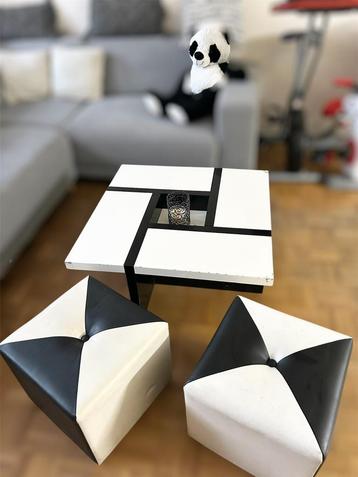 Table basse + 2 poufs, Enlèvement, Utilisé