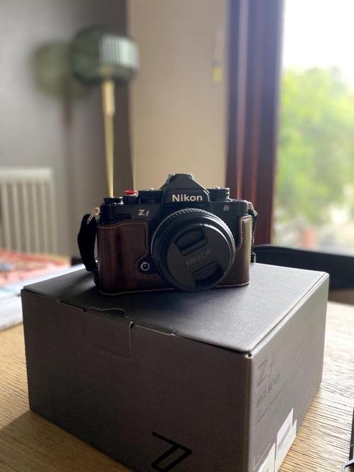Nikon Zf + 40mm f2.0 + SmallRig + vintage smallrig + button, Audio, Tv en Foto, Fotocamera's Digitaal, Zo goed als nieuw, Compact