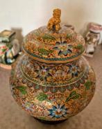 Grote Chinese Cloisonne bloemmotief vaas met deksel en leeuw, Antiek en Kunst, Antiek | Vazen, Ophalen of Verzenden