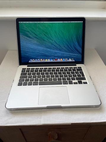 MacBook Pro + accessoires beschikbaar voor biedingen
