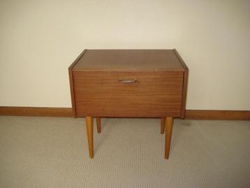 table de nuit, Enlèvement, Utilisé, Bois, 45 à 65 cm