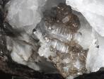 CALCIET + CERUSSIET kristallen in geode., Ophalen of Verzenden, Mineraal