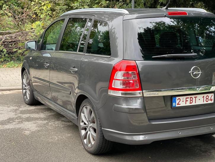 Opel Zafira 1.6 Benzine - 7 zitplaatsen– 2010 – 146.000 km, Auto's, Opel, Bedrijf, Zafira, Cruise Control, Elektrische ramen, Lichtmetalen velgen