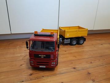 Bruder MAN vrachtwagen kopbal en aanhanger  beschikbaar voor biedingen