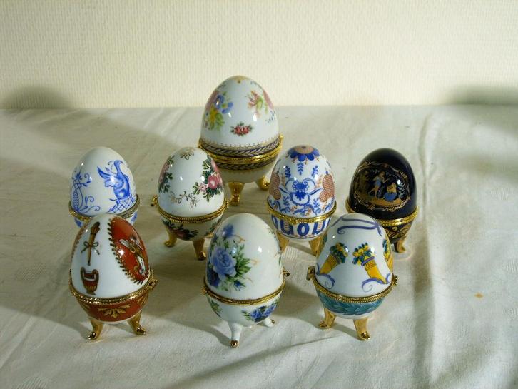 Lot de 8 œufs en porcelaine., Antiquités & Art, Curiosités & Brocante, Enlèvement ou Envoi