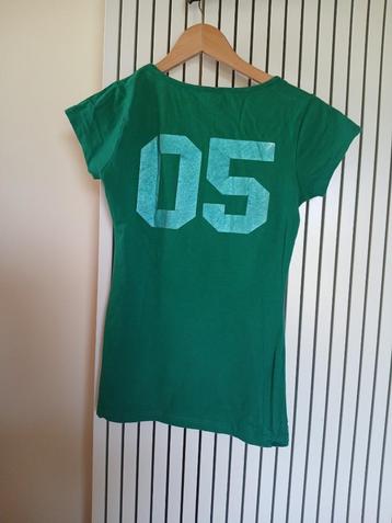 nieuw t shirt maat M, maar het is wel een klein maatje beschikbaar voor biedingen