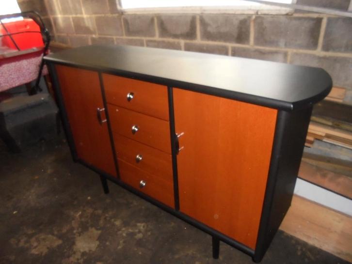 MEUBLE BAS " NOIR / ACAJOU "L. 144CM/L.40CM/H.90CM B. ETAT, Antiquités & Art, Antiquités | Meubles | Armoires, Enlèvement