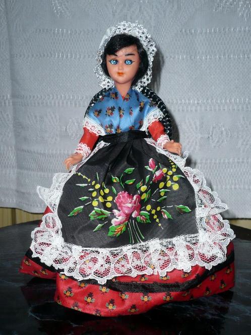 Poupée folklorique française, Verzamelen, Poppen, Gebruikt, Pop, Ophalen of Verzenden