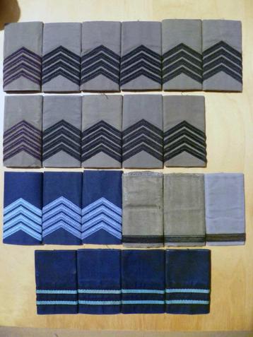 Lot grades ABL rangen epauletten emblemen Klu Landmacht beschikbaar voor biedingen