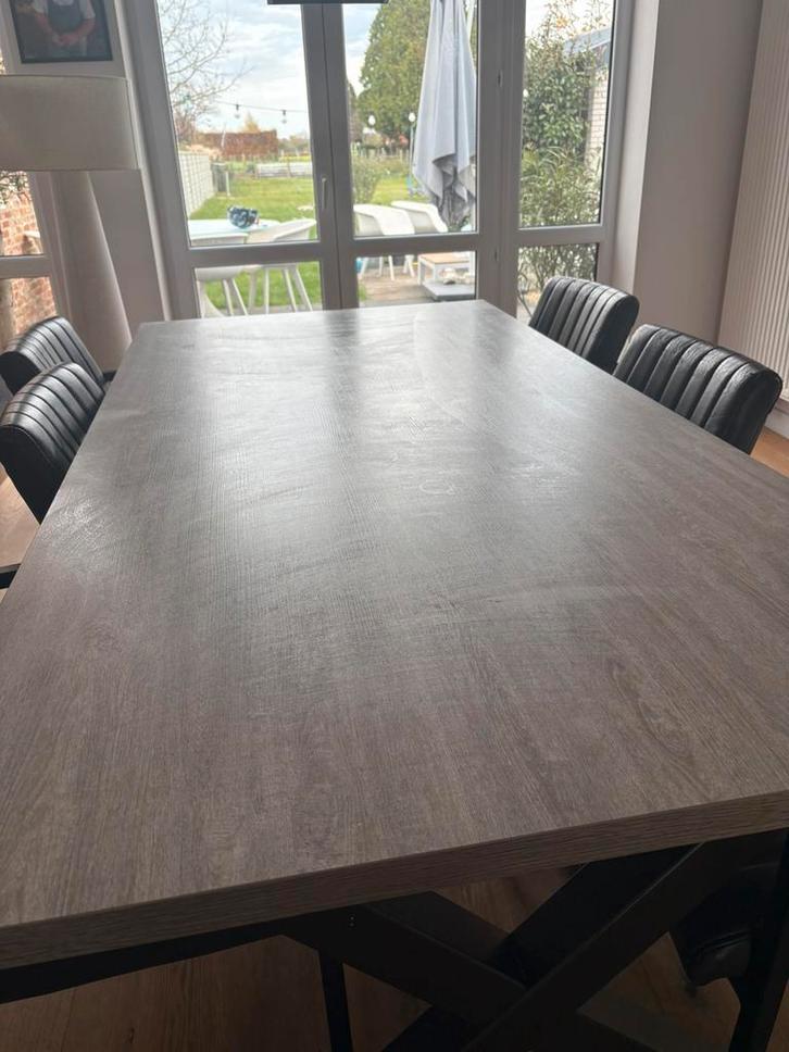 Houten tafel met metalen poten te koop, Huis en Inrichting, Complete eetkamers, Gebruikt, 4 tot 6 stoelen, Ophalen