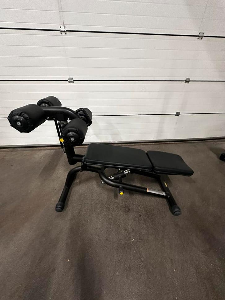 Technogym Ab Crunch Bench, Buikspier Bankje, Sport en Fitness, Fitnessmaterialen, Zo goed als nieuw, Fitnessbank, Buik, Ophalen