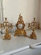 Antieke klok met kandelaars, Enlèvement