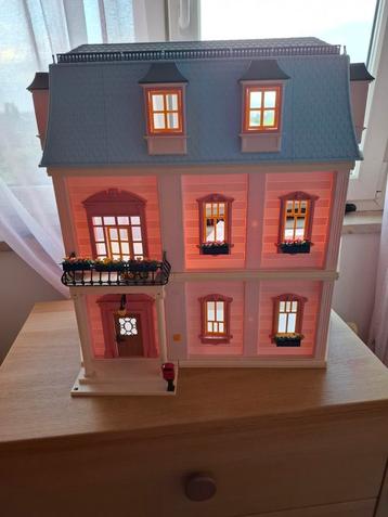 Maison playmobil avec éclairage au rez-de-chaussée, Immo