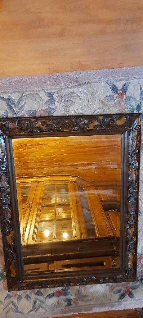 Zéér oude spiegel - gesculpteerde houten kader., Antiquités & Art, Antiquités | Miroirs, 50 à 100 cm, Moins de 100 cm, Rectangulaire