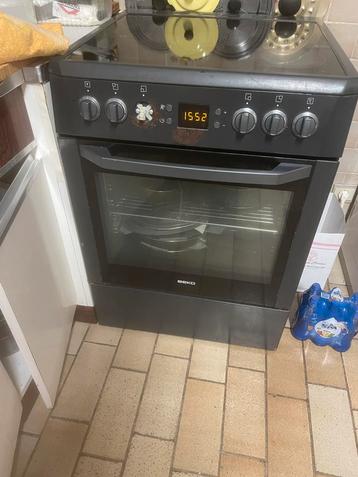 Cuisiniere taque et four électrique,, Electroménager, Enlèvement, Utilisé, À Poser, Électrique