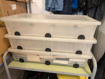 Plastiek opbergboxen  beschikbaar voor biedingen