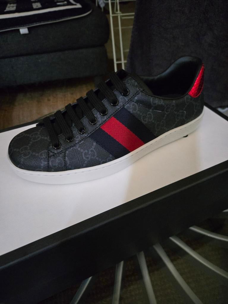 Gucci Tennis Noir et Rouge taille 39, Enlèvement, Comme neuf, Noir