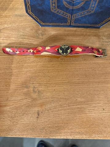 Tomorrowland 2025 Polsbandje – Rood/Goud – Verzamelobject beschikbaar voor biedingen