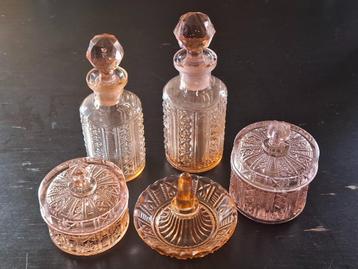 Ensemble de toilette en verre rose de Scailmont (Manage), Antiquités & Art, Enlèvement ou Envoi