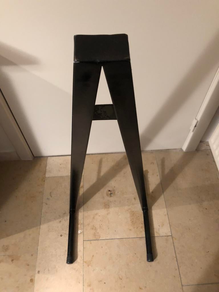 Degelijke metalen steun voor eventueel muziekinstrument, Ophalen