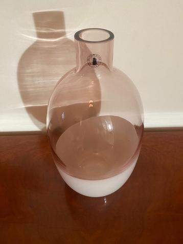 Vaas met zacht roze Opal glas - Ikea FORMLIG beschikbaar voor biedingen