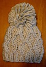 Te koop: Nieuw!!! Mooie leuke beige muts met slingers., Ophalen, Nieuw, Muts