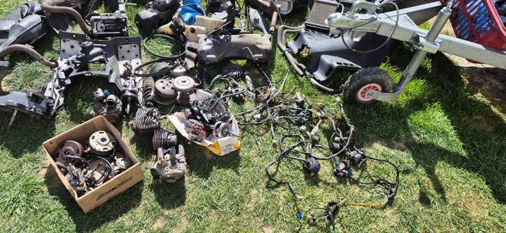 lot de pièces scooter peugeot Speedfight 2, Fietsen en Brommers, Scooters | Peugeot, Gebruikt, Speedfight, Klasse A (25 km/u)