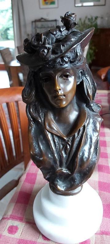 Bronze buste féminin début XXème.