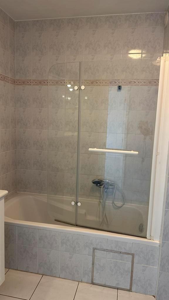 Baignoire Néomediam + Paroi vitrée + Robinetterie, Maison & Meubles, Salle de bain | Salle de bain complète, Utilisé, Enlèvement