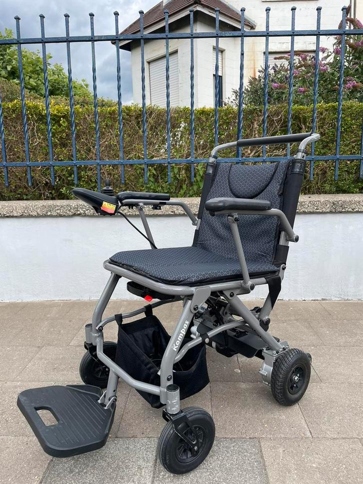Chaise roulante électrique pliable - Invacare Kompas, Divers, Chaises roulantes, Comme neuf, Pliant, Enlèvement ou Envoi