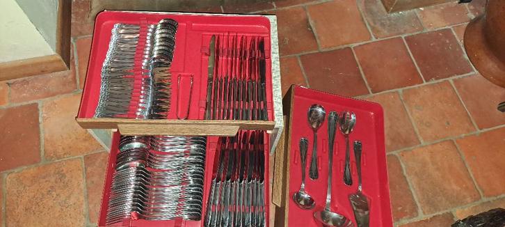 Ménagère 88 pièces, Maison & Meubles, Cuisine | Couverts, Comme neuf, Ensemble de couverts, Enlèvement