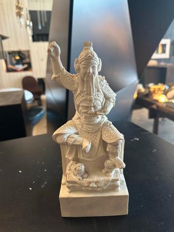 Aziatisch beeldhouwwerk met Guan Yu beschikbaar voor biedingen