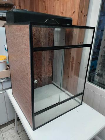Terrarium  ( VASTE VRAAG PRIJS ,) beschikbaar voor biedingen