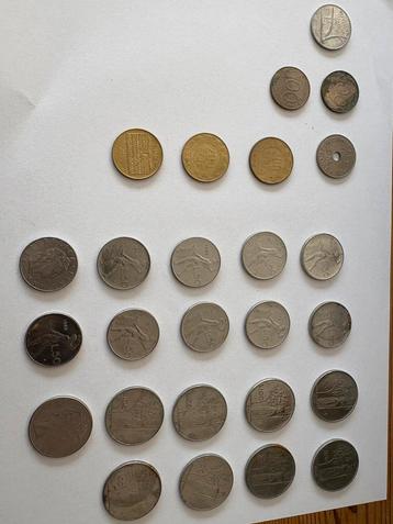 Lot oude munten beschikbaar voor biedingen