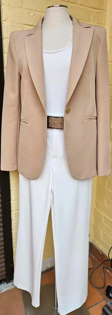 Splinternieuwe beige blazer Rinacimento  beschikbaar voor biedingen