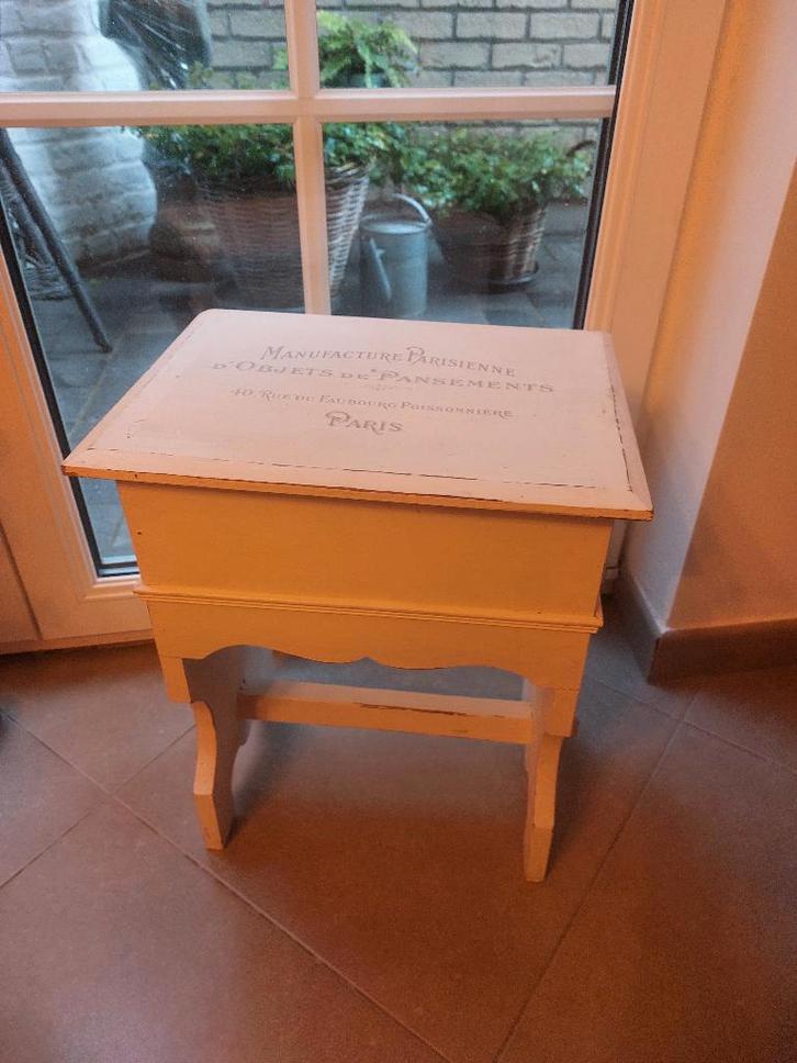 Oud brocante tabouret, Huis en Inrichting, Woonaccessoires | Kisten, Zo goed als nieuw, Minder dan 50 cm, Minder dan 50 cm, Minder dan 50 cm