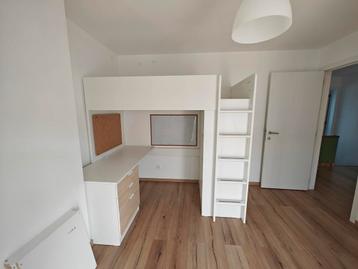 Stapelbed met tafel en kastje Ikea  beschikbaar voor biedingen