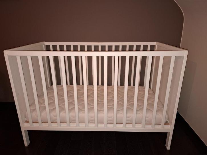 Babybedje met matras, bescherminghoes en verzorgingskussen, Kinderen en Baby's, Babywiegjes en Ledikanten, Zo goed als nieuw, Ophalen